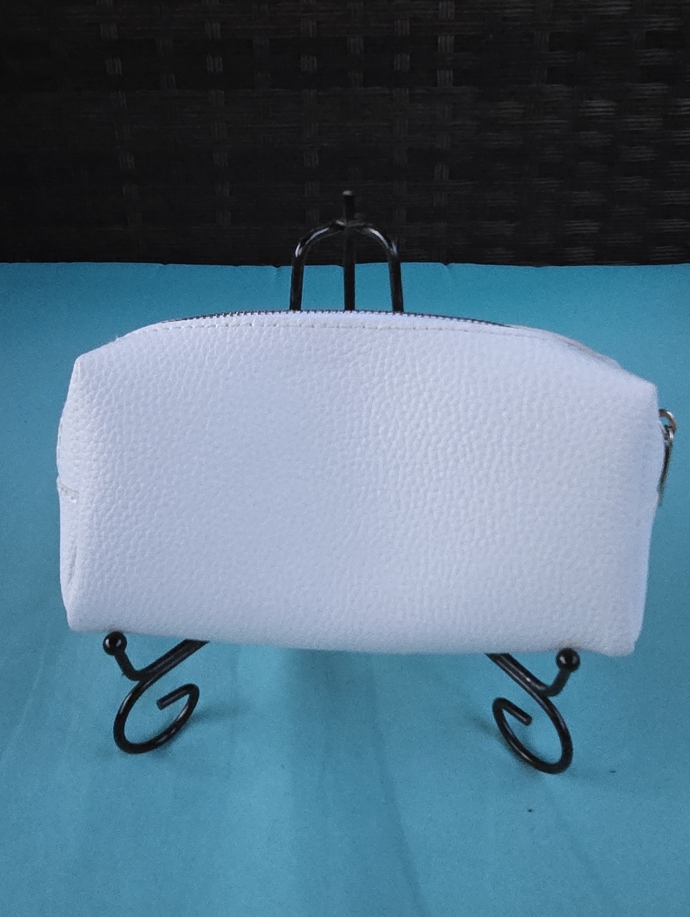 The White Company Cream Pebbled Leather Cosmetic Pouch - Picture 2 of 3